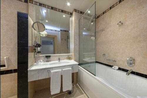Eurostars Madrid Foro, Забронировать Отель Трес Кантос Sierra Norte de Madrid
