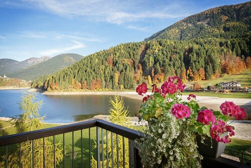 Albergo La Terrazza sul Lago, Забронировать Отель Отели Долины Валь-Сугана с бассейном, Бассейн