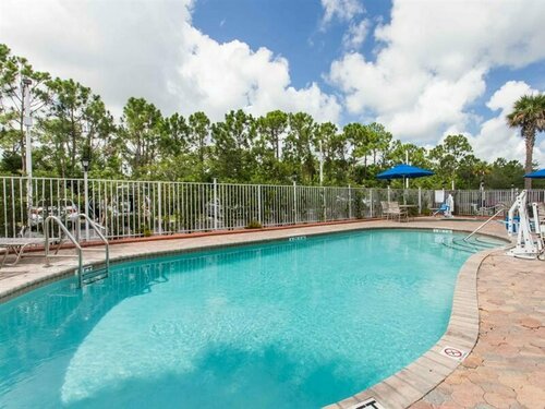 Days Inn & Suites by Wyndham Fort Pierce I-95, Varaa Hotelli Hotellit Florida aamiaisella, Aamiainen