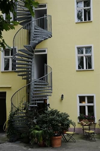 Old Town Hotel und Apartments Greifswalder Strasse, Забронировать Апартаменты/квартира Отели Берлина с парковкой, рядом с Märchenbrunnen, Парковка