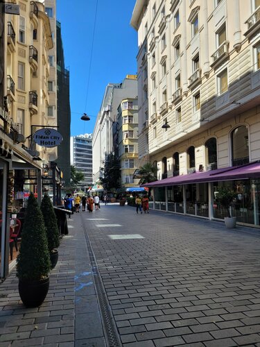 ‪Naz City Hotel, Boek Hotel Beyoglu Hotels met een Zwembad, Zwembad