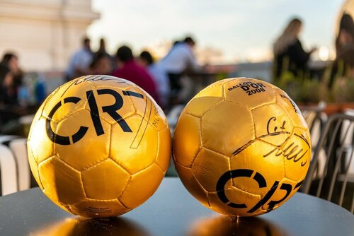 Pestana CR7 Gran Vía Madrid, Varaa Hotelli Hotellit Madrid uima-altaalla, lähellä Edificio Grassy, Uima-allas