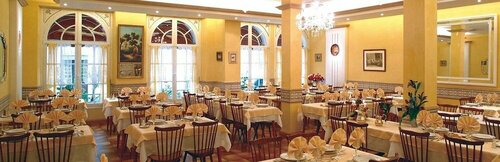 Hotel CÖRONA Lourdes, Забронировать Отель Отели Лурд с парковкой, рядом с Лурдский музей чудес, Парковка