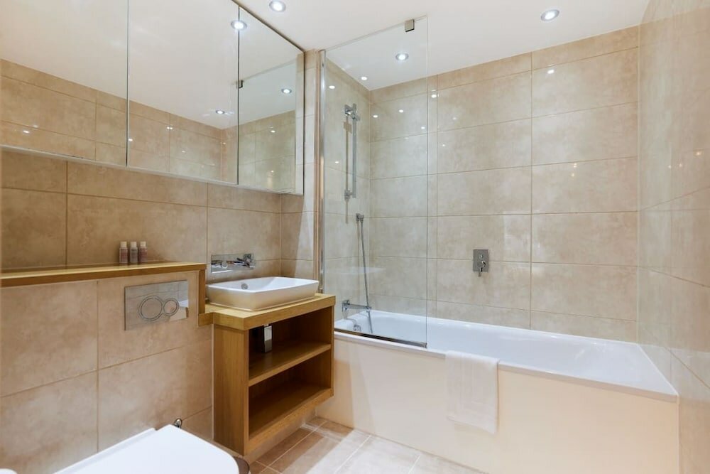 The Limehouse Cut Place - Spacious 2bdr Flat With Balcony