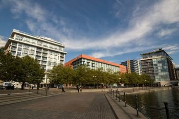 Austin David Apt - Amazing Dock View, Забронировать Апартаменты/квартира Отели Большого Лондона с парковкой, Парковка
