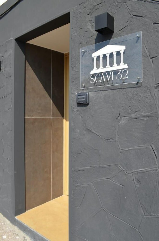 Scavi 32
