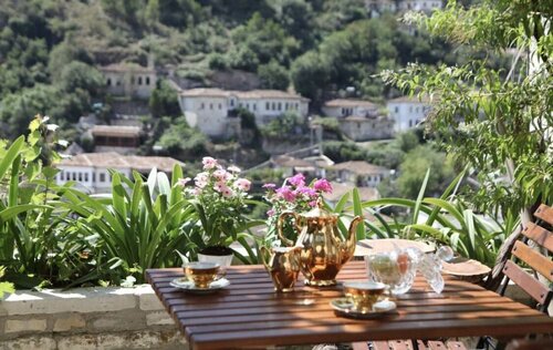 Hani i Xheblatit, Prenota Hotel Prefettura di Berat Berat County