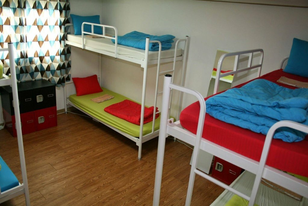 Zzzip Guest House - Hostel