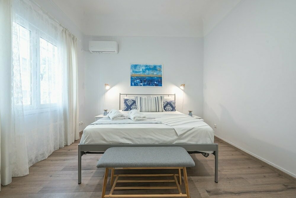 Cloudkeys Spacious Family Home in Thisio