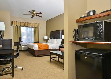 Comfort Suites Bakersfield, Reserva ahora Hotel Hoteles en Bakersfield con aparcamiento, Aparcamiento