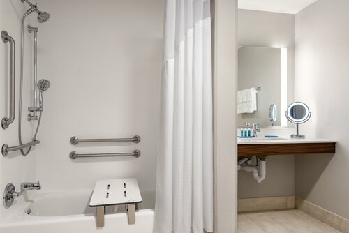 Holiday Inn Express & Suites - West Des Moines - Jordan Creek, an IHG Hotel, Prenota Hotel West Des Moines Iowa