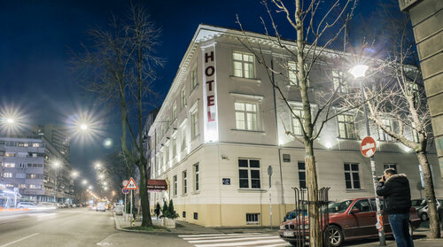 Theater Hotel Belgrade, Buchen Sie Hotel Zemun 