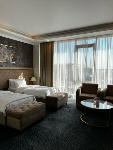 Hotel Ramada By Wyndham Shymkent, Boek Hotel Simkent hotels met maaltijden, Halfpension / Volpension