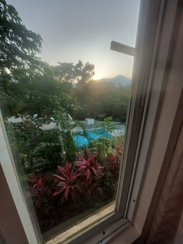 A Touch of Pink Secret Eco Retreat with Pool, Starlink WiFi, Netflix, Mountain Views - Peaceful Stay in Puerto Princesa Near Underground River, Firefly Watching, and Waterfalls - Perfect Stop Between El Nido, Port Barton, and Puerto City - Scooter Rental