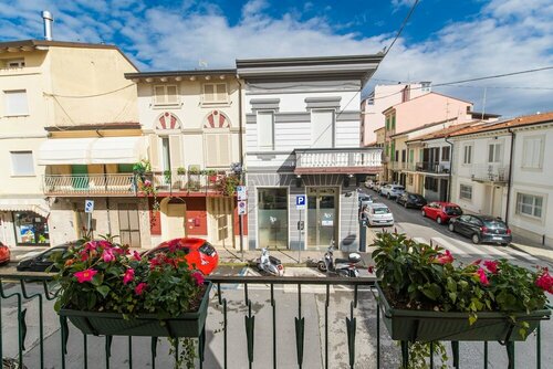 Casa Fubis, Забронировать Отель «постель и завтрак» Виареджо Версилия