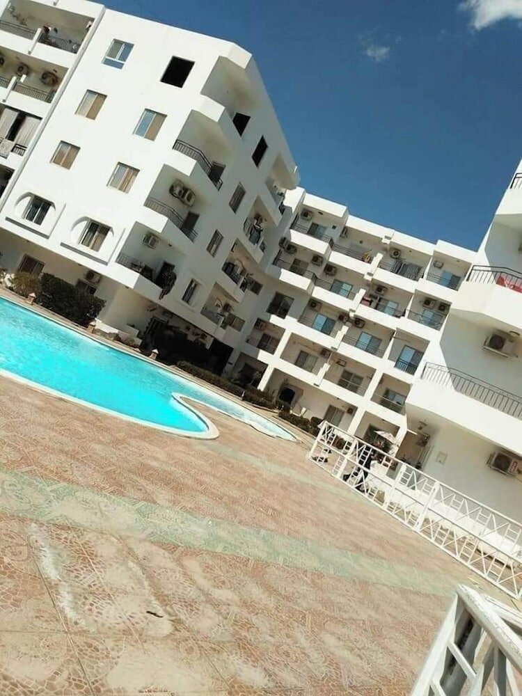 El Hambra Compound