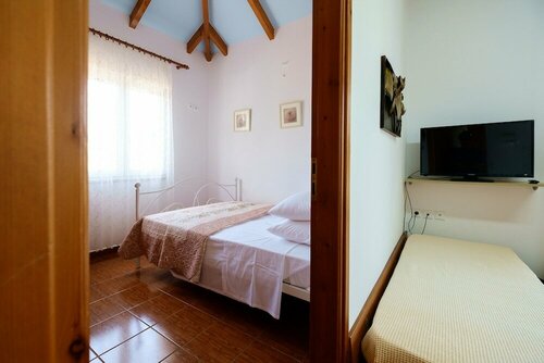 Chill & Relax Home with Pool near Beach, Забронировать Дом для отпуска Отели Апокоронас с парковкой, Парковка