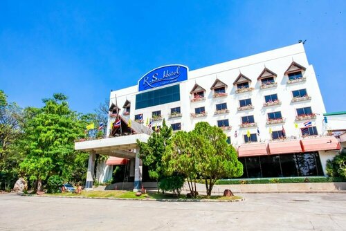 Sams House Kanchanaburi, Забронировать Отель Отели Канчанабури 3 звезды, рядом с Железнодорожный вокзал Канчанабури, 3*