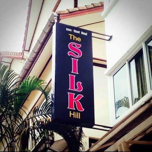 The Silk Hill Hotel, Забронировать Отель Отели Патонг-Бич с парковкой, рядом с Кафе Starbucks, Патонг Бич, Парковка