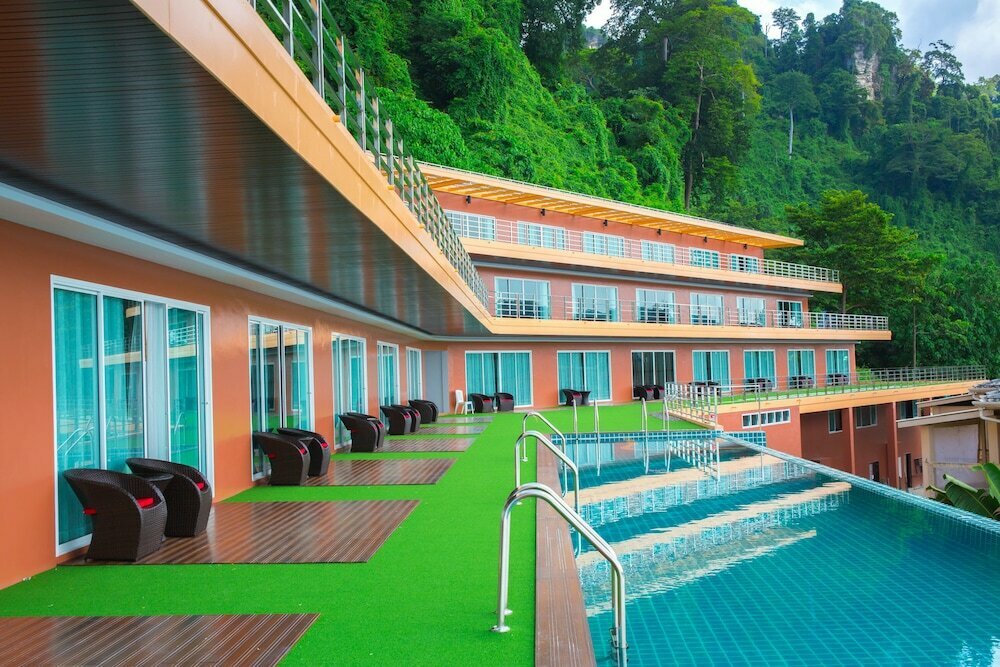 Phi Phi Cliff Beach Resort