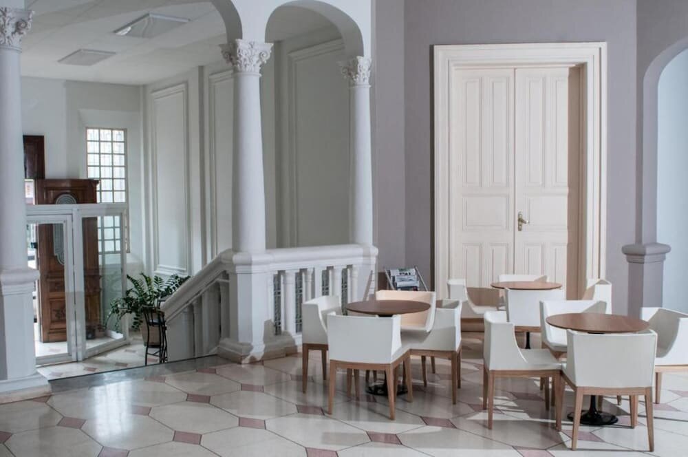 Nhm Hotel