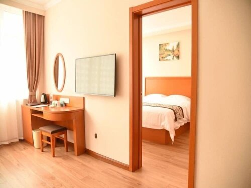 GreenTree Inn Baishan Linjiang Yalu River Express Hotel, Book Hotel Hoteller i Jilin med parkering, Parkering