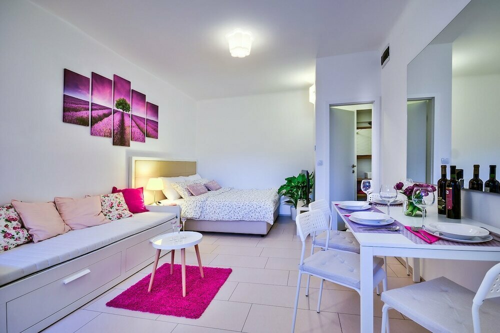 Modern Duplex Close to City Center- Free Parking