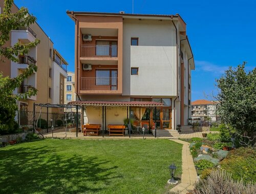 1 Bedroom Apartment in Dafinka Guest House, Забронировать Гостевой дом Равда 