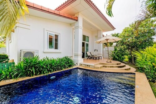2 Bedroom Villa at Belvida Estates BR101, Забронировать Вилла Отели Прачуапкхирикхан с парковкой, Парковка