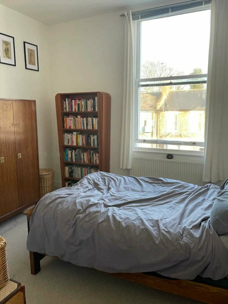 Radiant 2 Bedroom Flat in New Cross - Converted Pub