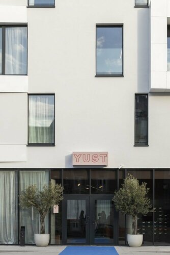 YUST Liège, Đặt Khách sạn Liège 