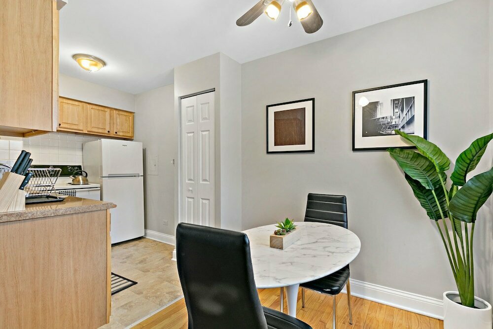 Studio in the Heart of Lakeview