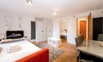 My Serviced Space - Battersea 1B, Забронировать Апартаменты/квартира Отели Большого Лондона с парковкой, Парковка