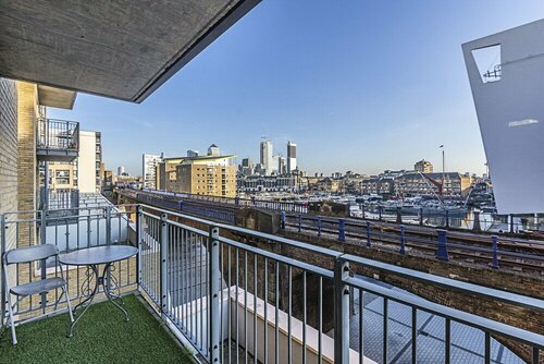 Splendid 3 Bedroom Apartment Marina View, Забронировать Апартаменты/квартира Отели Лондона с парковкой, Парковка