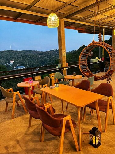 Wonderland Jungle Hostel, Rezerwuj Hostel Chalok Baan Kao Koh Tao, w pobliżu The Castle Party