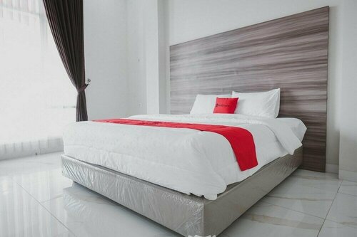 RedDoorz Syariah @ Jalan Dieng, Boek Pension Central Java Pensions, Pension
