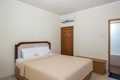 Reddoorz @ Cemara Beach Sunrise, Забронировать Отель Отели провинции Бали с парковкой, Парковка