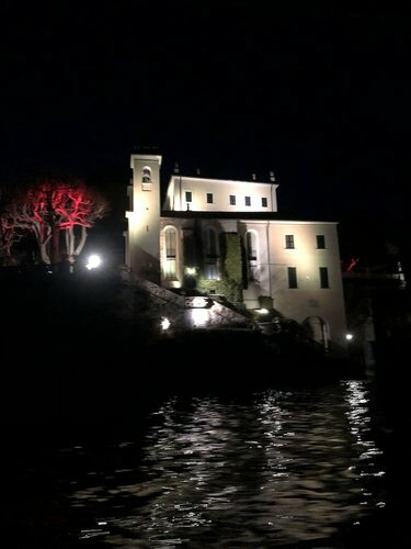 Appartamento Vista Lago Red & Grey, Забронировать Апартаменты/квартира Меццегра Озеро Комо