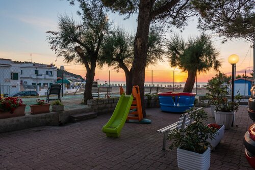 Albergo Villa a Mare, Rezerwuj Willa Domki letniskowe w Foresta Umbra, Domek