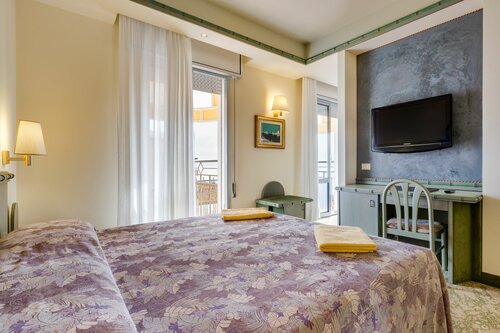 Hotel Montecarlo, Забронировать Отель Отели Лидо ди Езоло 4 звезды, рядом с Пляж Капаннина, 4*