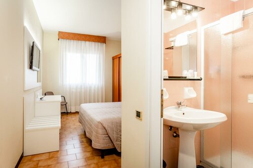 Grand Hotel Bologna, Забронировать Отель Отели провинции Болоньи с парковкой, Парковка
