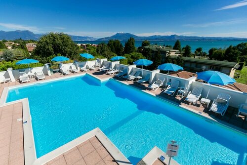 Hotel Alfieri, Забронировать Отель Отели Ломбардии с парковкой, Парковка