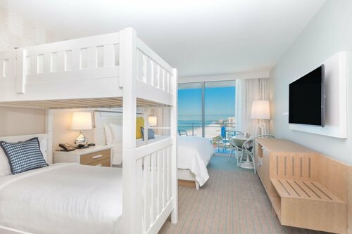 Wyndham Grand Clearwater Beach, Забронировать Отель Клируотер-Бич Clearwater-St Pete Beaches, рядом с Закаты на пирсе 60