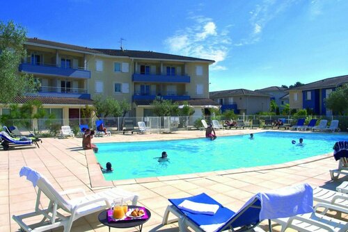 AppartCity Classic Bordeaux Aéroport St Jean DIllac, Reserva ahora Apartahotel Hoteles en Aquitania con piscina, Piscina