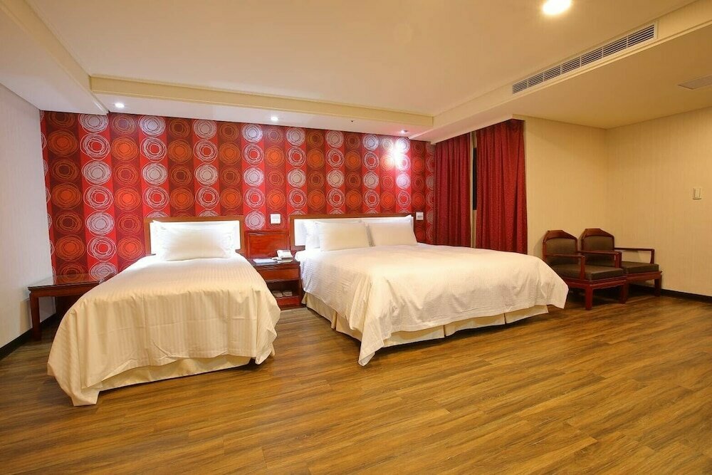 New Plaza Hotel