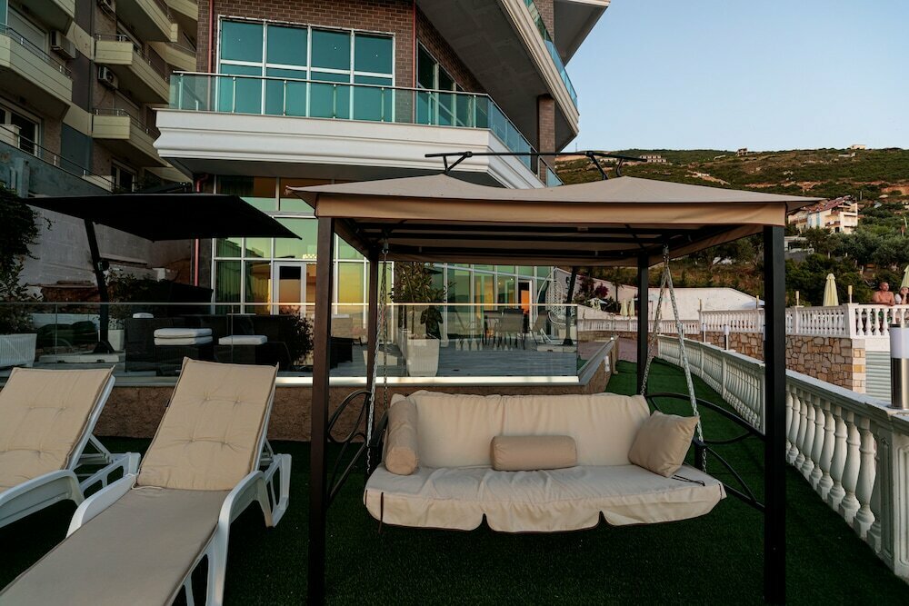Toto Hotel & Apartments