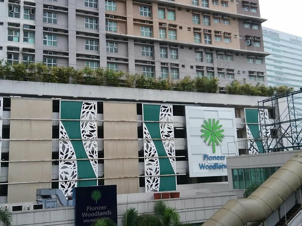 Condoluxe Pioneer Woodlands w Parking