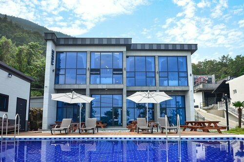 Yeosu Tivoli Pension, Забронировать Гостевой дом Отели Dolsan-eup с парковкой, Парковка