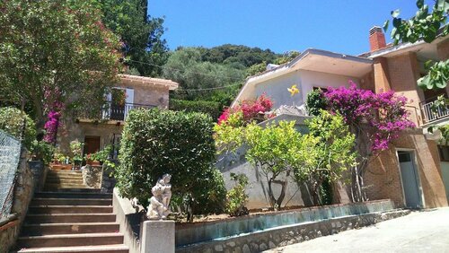 Villa Lina B&B, Забронировать Отель «постель и завтрак» Отели в центре Сан-Феличе-Чирчео, в центре