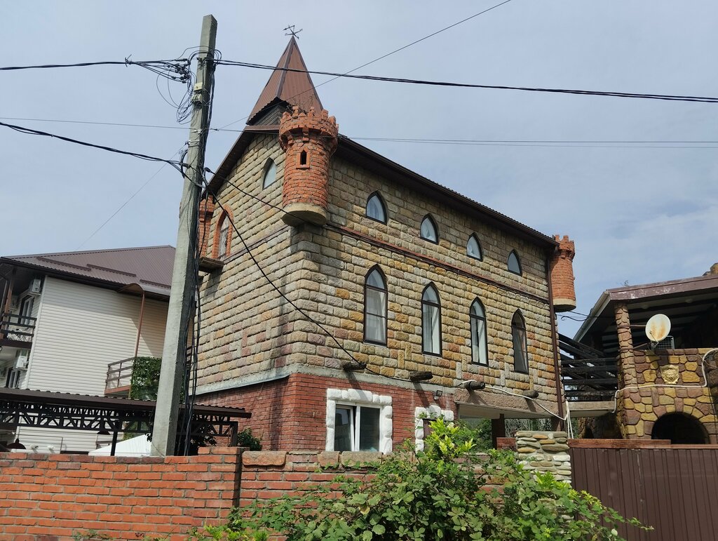 Замок у реки